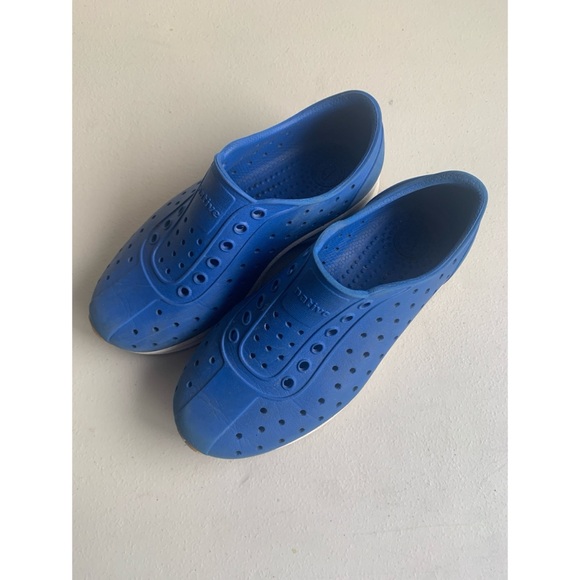 Kids Native Slip Ons Blue Size C12 - Picture 1 of 7
